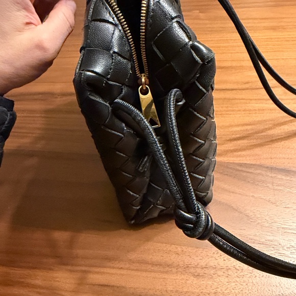Bottega Veneta Black Woven Crossbody Bag - Picture 3 of 5
